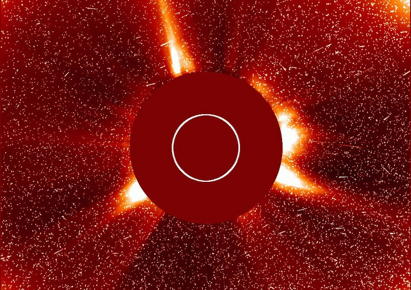  Белый шум на изображении с коронографа показывает высокую интенсивность потока протонов 
