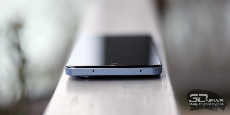  HONOR X8d, верхняя грань: микрофон и ИК-датчик 