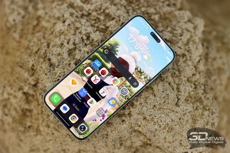  HONOR Magic 8 Pro, лицевая панель: двойная фронтальная камера в овальном отверстии, разговорный динамик в прорези под верхней кромкой 