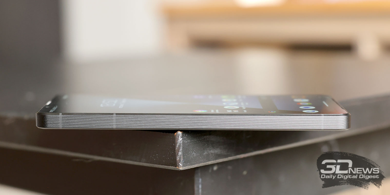  Sony Xperia 1 VII, левая грань без функциональных элементов 