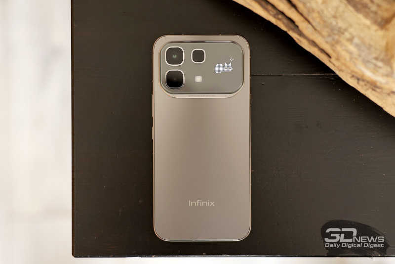  Infinix NOTE 60 Pr, задняя панель: слева вверху &ndash; блок с двумя камерами, вспышкой, блоком Active Halo и панелью Active Matrix 