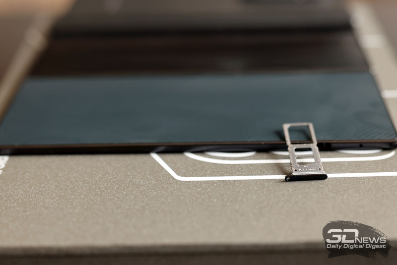  Samsung Galaxy Z Trifold, слот для двух nano-SIM 