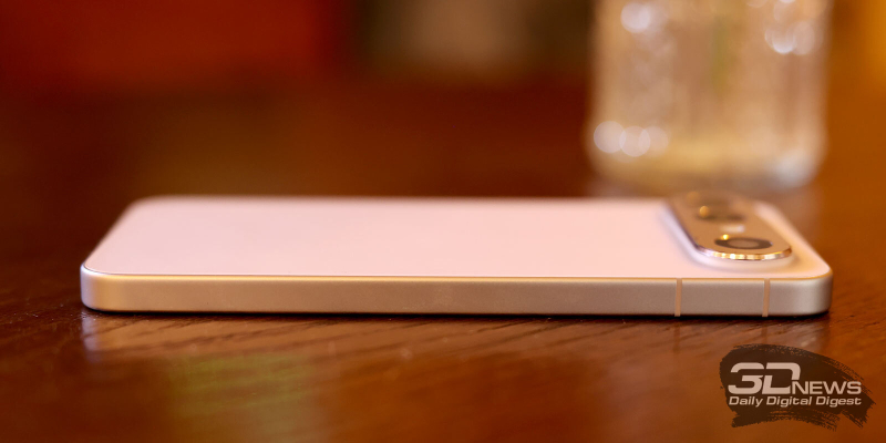  vivo X300 FE, левая грань без функциональных элементов 