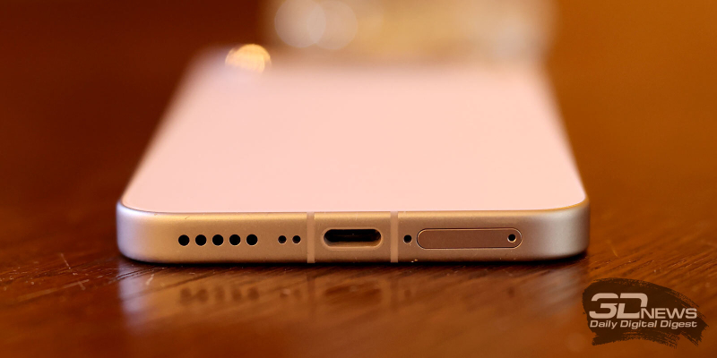  vivo X300 FE, нижняя грань: три микрофона, порт USB Type-C, динамик 