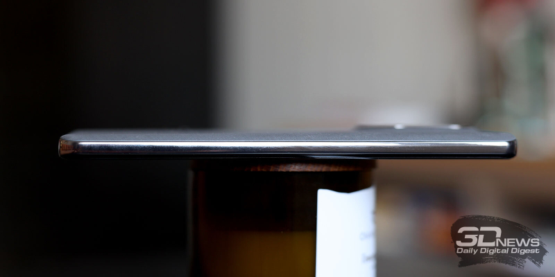  realme 16 Pro+, левая грань без функциональных элементов 