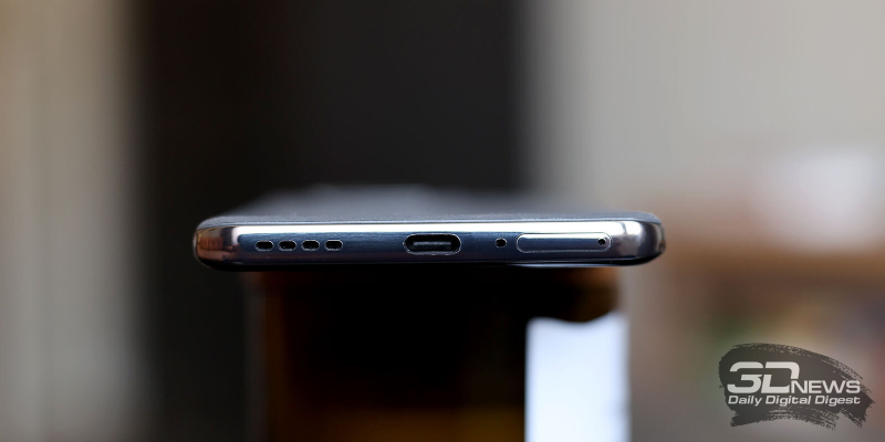  realme 16 Pro+, нижняя грань: динамик, порт USB Type-C, микрофон, слот для SIM-карт 