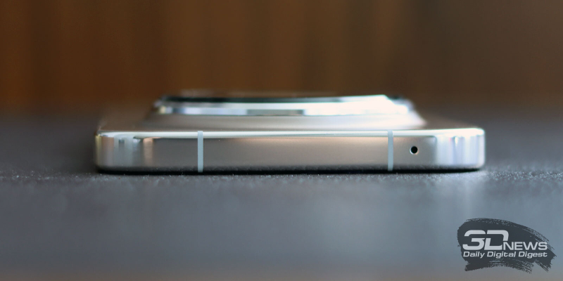  HUAWEI Mate 80 Pro, верхняя грань: микрофон 