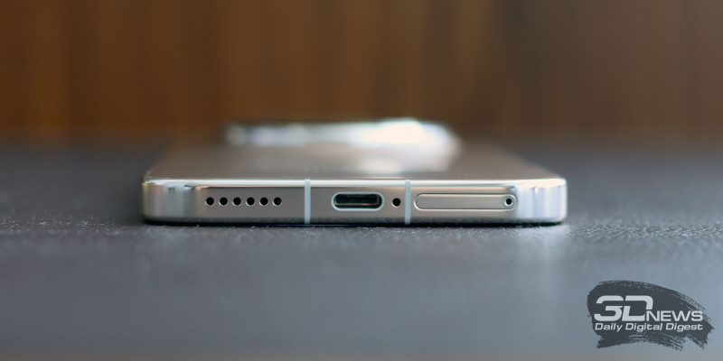  HUAWEI Mate 80 Pro, нижняя грань: слот для SIM-карт, динамик, микрофон, порт USB Type-C 