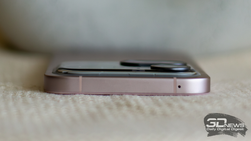  Nothing Phone (4a) Pro, верхняя грань: микрофон, две полоски антенн 