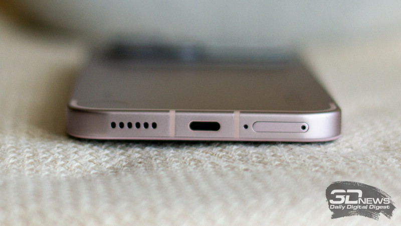  Nothing Phone (4a) Pro, нижняя грань: основной динамик, порт USB Type-C, микрофон, слот для SIM-карт 