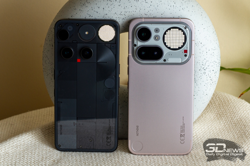  Слева &mdash; Nothing Phone (3), справа &mdash; Nothing Phone (4a) Pro 