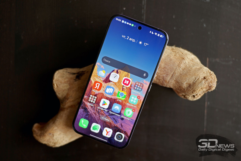  realme 16 Pro, лицевая панель: по центру в верхней части экрана &mdash; фронтальная камера, под верхней кромкой &mdash; разговорный динамик 