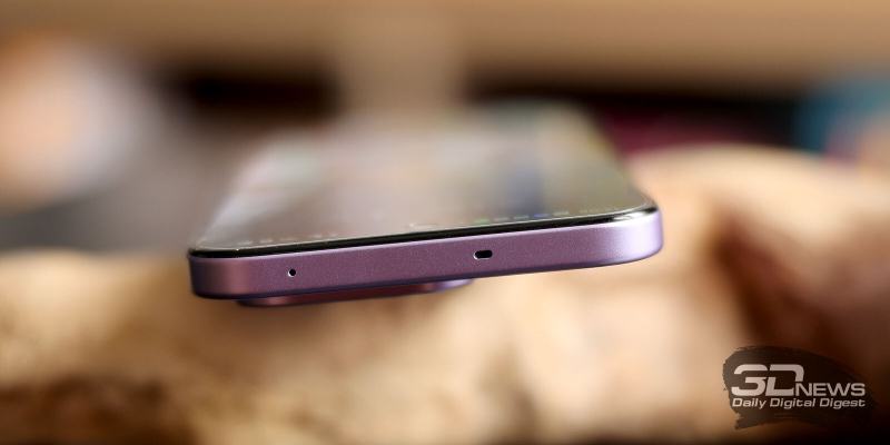  ealme 16 Pro, верхняя грань: микрофон и решетка вывода динамика на верхнюю грань 