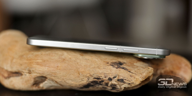  HUAWEI nova 15 Pro, правая грань: клавиша регулировки громкости/спуска затвора камеры, клавиша питания 