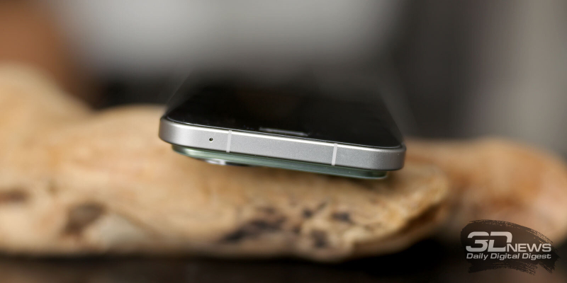  HUAWEI nova 15 Pro, верхняя грань: микрофон 