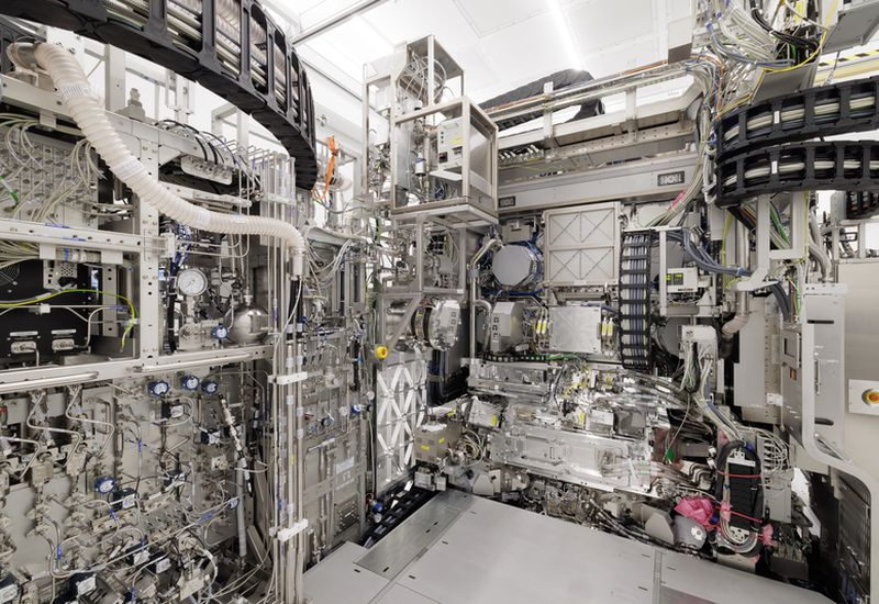 Сохраняющийся бум ИИ позволил ASML поднять прогноз по выручке на текущий год