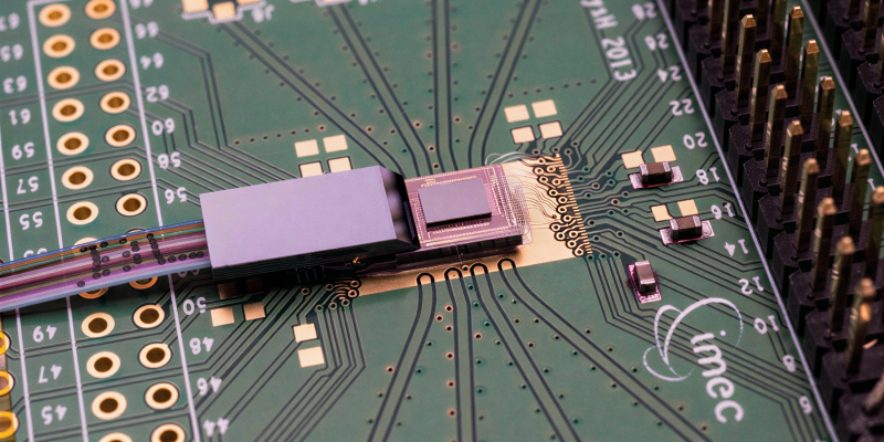  Пока важнейшее приложение квантовой фотоники &mdash; цифровые коммуникации, но время интенсивных вычислений на этой аппаратной основе постепенно приближается (источник: Imec) 