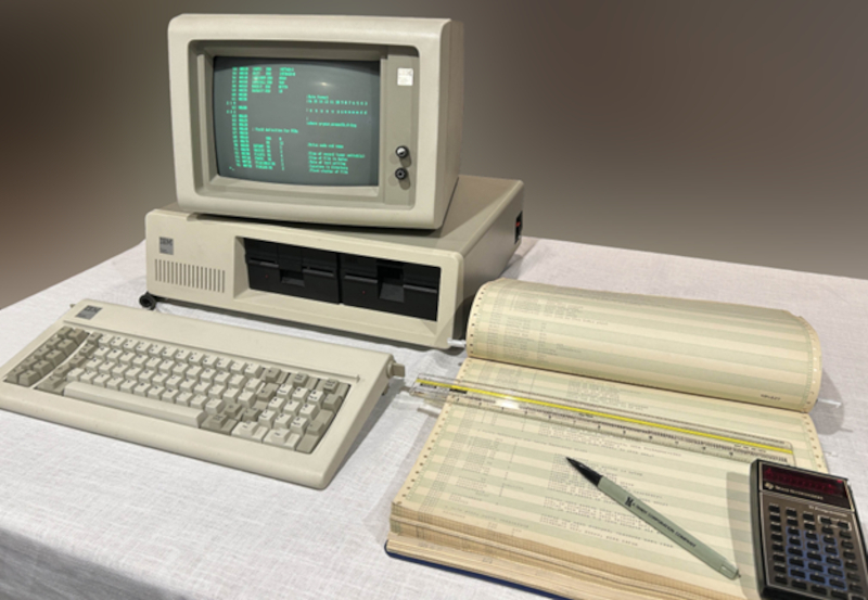 Microsoft опубликовала исходники 86-DOS и PC-DOS 1.00 с дополнительными материалами  распечатки пылились в гараже больше 45 лет