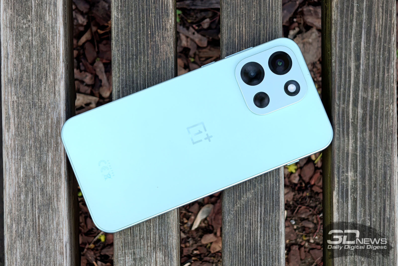  OnePlus Nord 6, задняя панель: в углу &ndash; блок с двумя камерами и одинарной светодиодной вспышкой 
