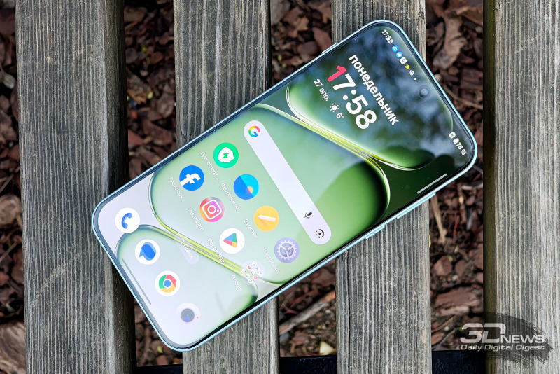  OnePlus Nord 6, лицевая панель: по центру в верхней части экрана &ndash; фронтальная камера, под верхней кромкой &ndash; разговорный динамик 