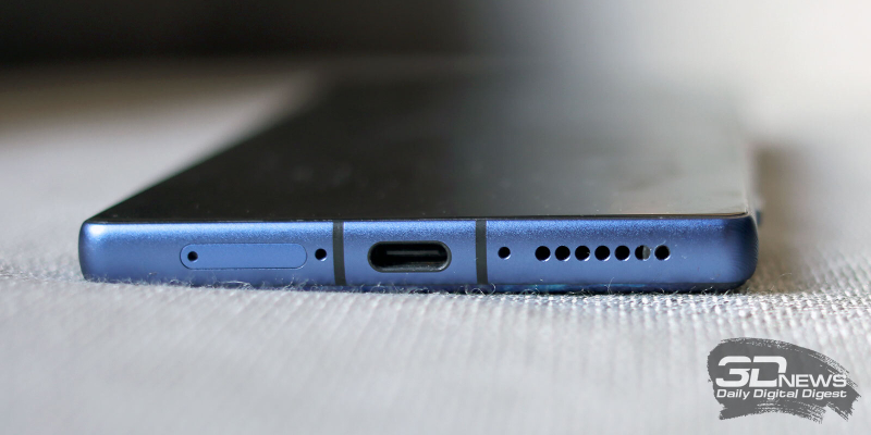  nubia Z80 Ultra, нижняя грань: слот для двух SIM-карт, два микрофон, порт USB Type-C, динамик 