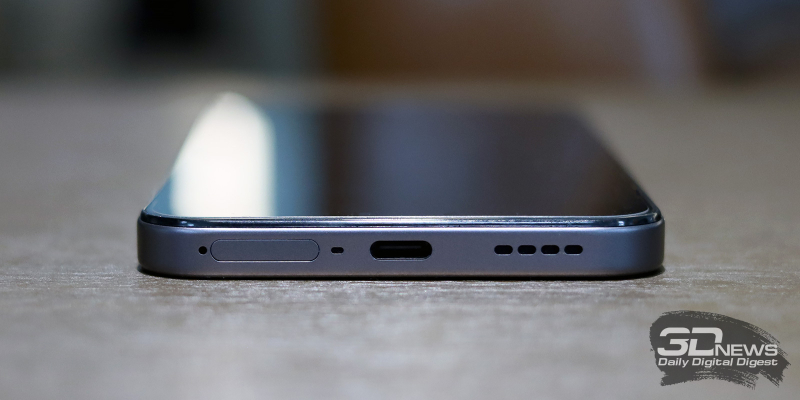  realme 16 5G, нижняя грань: слот для SIM-карт, микрофон, основной динамик и порт USB Type-C 