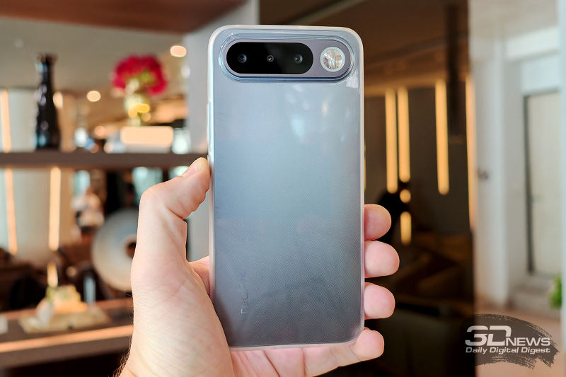  realme 16 5G в комплектном чехле 