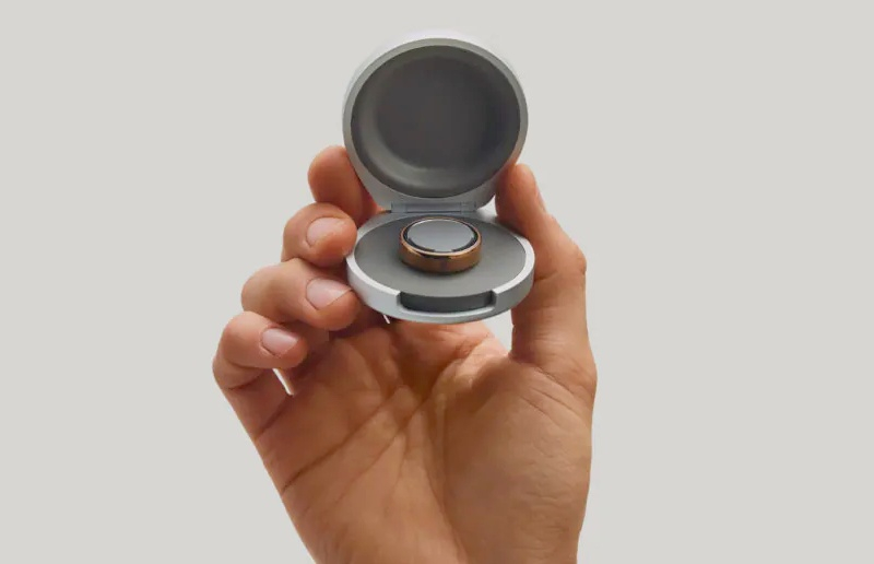 Представлено умное кольцо Oura Ring 5 за $399 — оно на 40 % компактнее и умеет следить за артериальным давлением