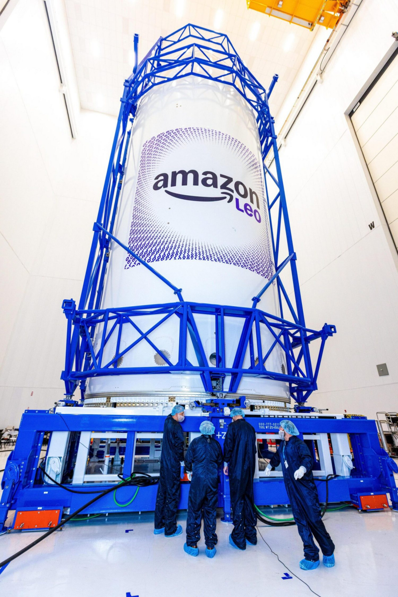  Головной обтекатель New Glenn с 48 спутниками интернет-группировки Project Kuiper. Фото Blue Origin 