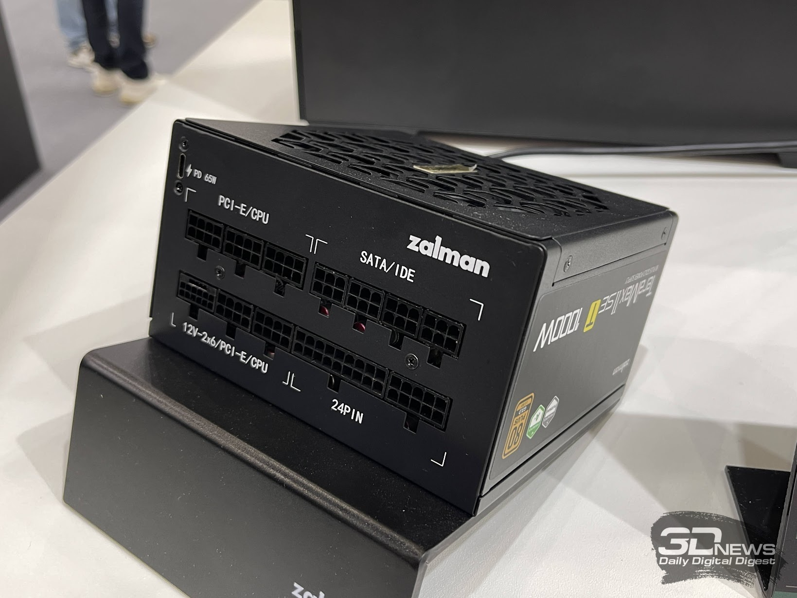 Репортаж со стенда Zalman на Computex 2026: «гоночные» кулеры, корпуса с экранами и блок питания на 3000 Вт