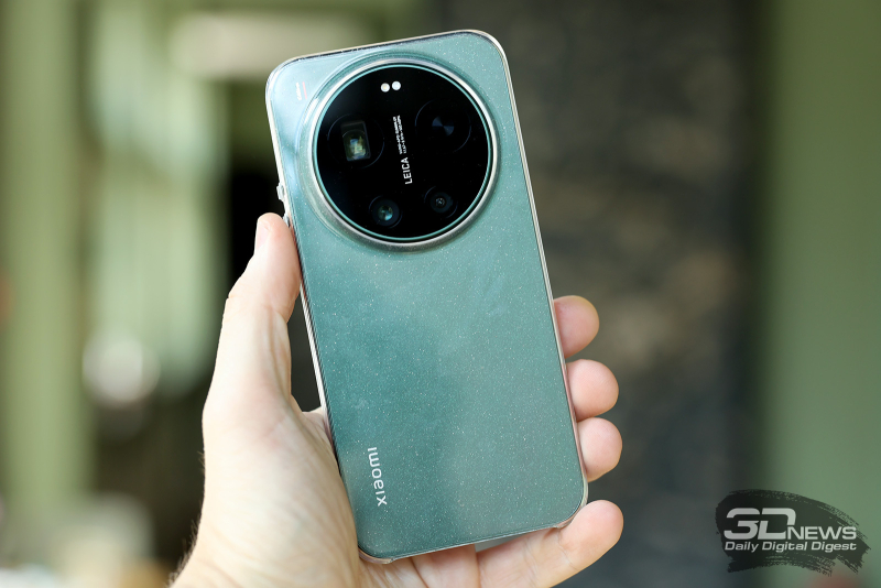  Xiaomi 17 Ultra в комплектном чехле 