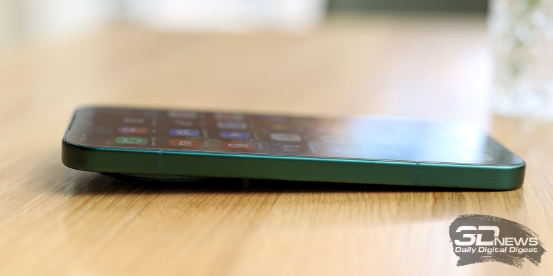  Xiaomi 17 Ultra, левая грань без функциональных элементов 