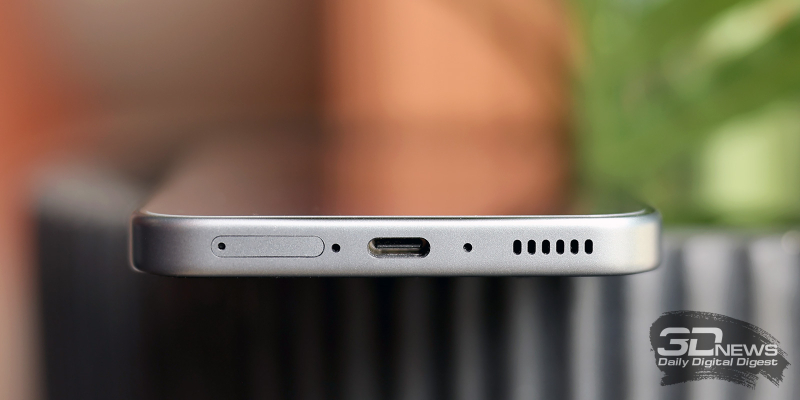  IQOO Z11, нижняя грань: слот для двух карточек nano-SIM, микрофон, порт USB Type-C, динамик 
