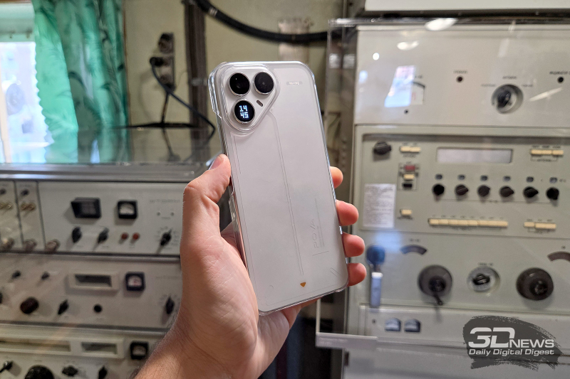  TECNO POVA 8 в комплектном чехле 