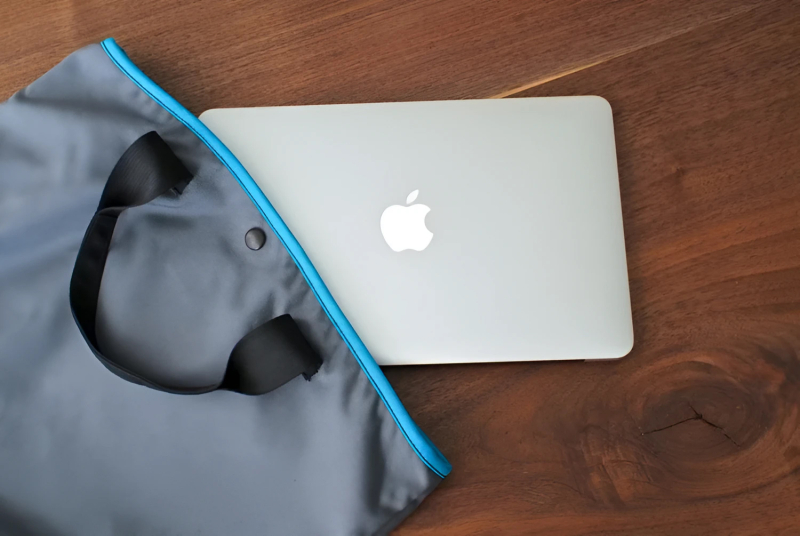  Macbook Air 11 и сегодня остается одним из самых компактных ноутов https://www.theverge.com/2013/7/15/4523668/11-inch-macbook-air-review 