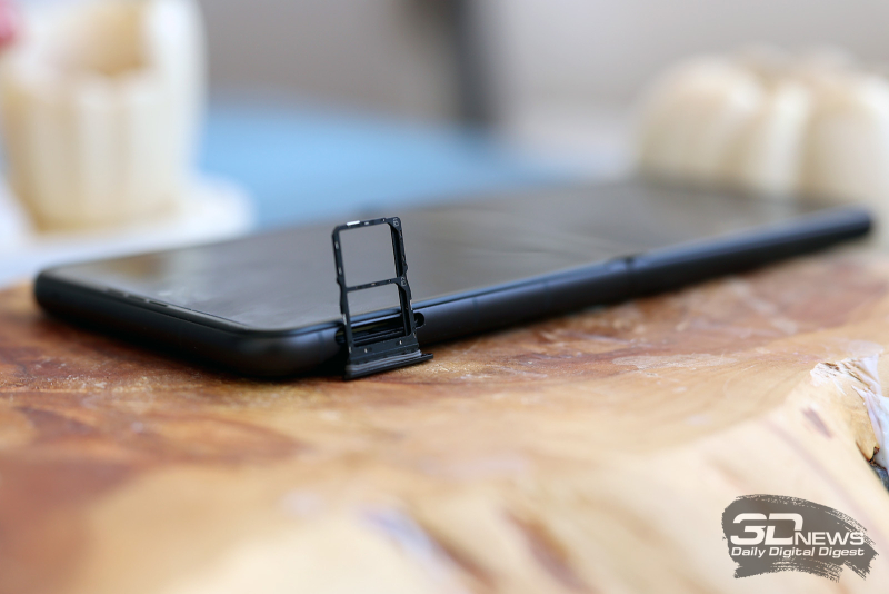  Слот для двух карточек nano-SIM 