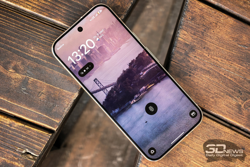  Google Pixel 11 Pro, лицевая панель: в отверстии по центру верхней части экрана &ndash; фронтальная камера, под верхней кромкой &ndash; разговорный динамик 