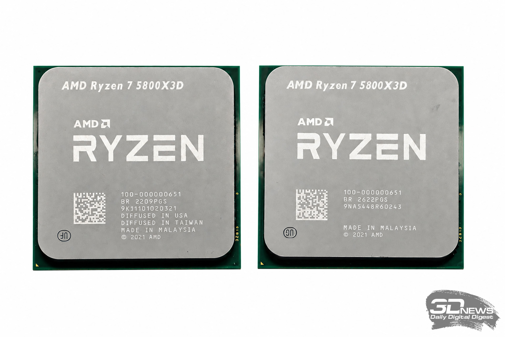  Слева &mdash; Ryzen 7 5800X3D образца 2022 года; справа &mdash; Ryzen 7 5800X3D 10th Anniversary Edition 