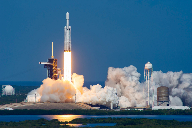  Старт ракеты-носителя Falcon Heavy с телескопом NGRST. Космический центр Кеннеди, площадка LC-39A, 30 августа 2026 года. Фото SpaceX 