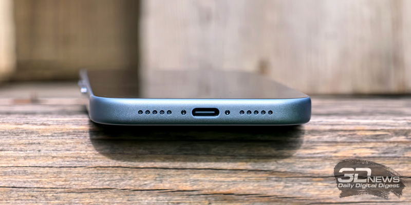  Apple iPhone 18 Pro, нижняя грань: основной динамик, порт USB Type-C, микрофон 